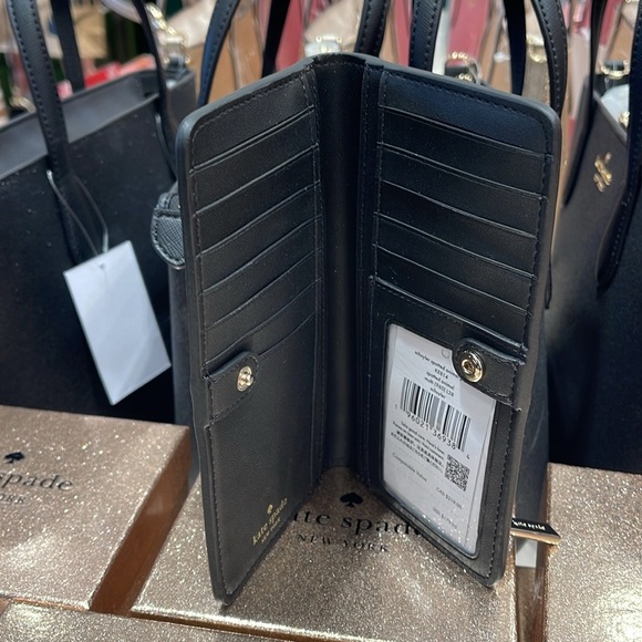 Kate Spade Schuyler Large Slim Bifold Wallet
COLOR:
Multi
NWT - Picture 9 of 16